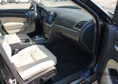 2018 Chrysler 300 Limited Awd z USA, uszkodzony, nr VIN 2C3CCAKG7JH231645